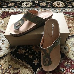 Dirty Laundry Camo Sandles